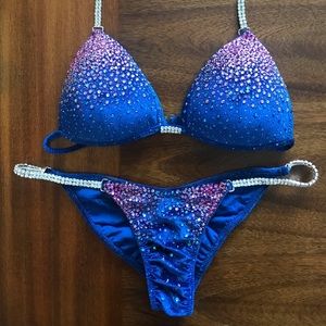 COMPETITION BIKINI